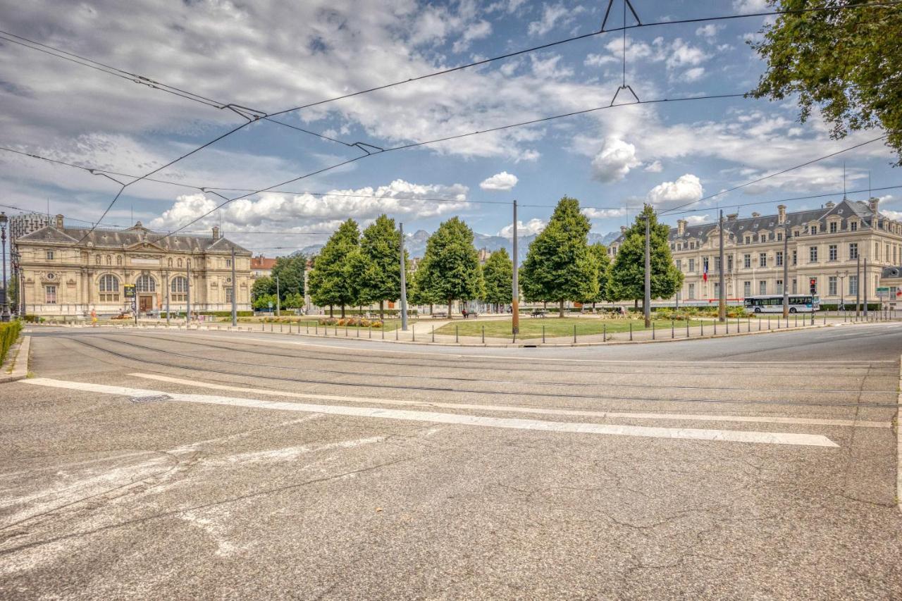 Libertad - Verdun Grenoble Bagian luar foto