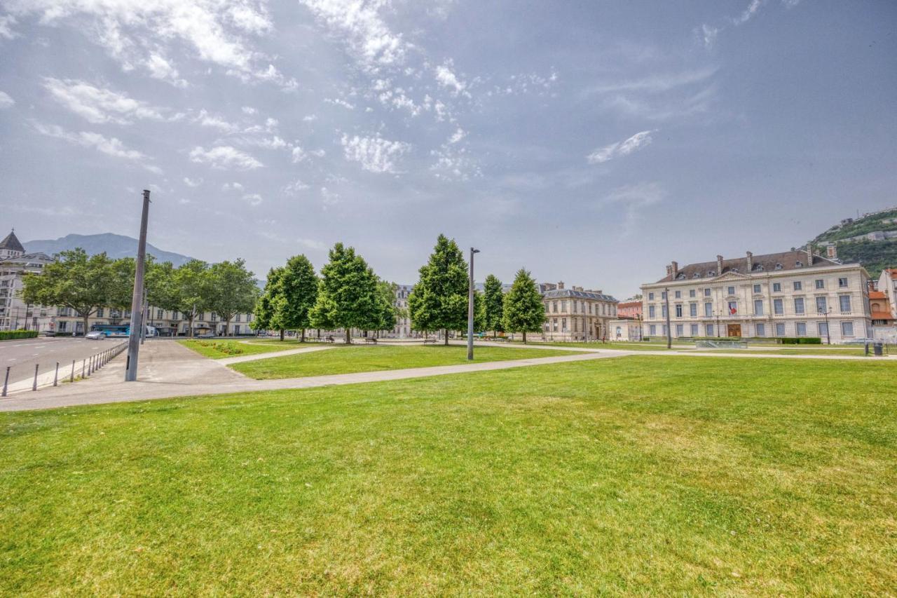 Libertad - Verdun Grenoble Bagian luar foto